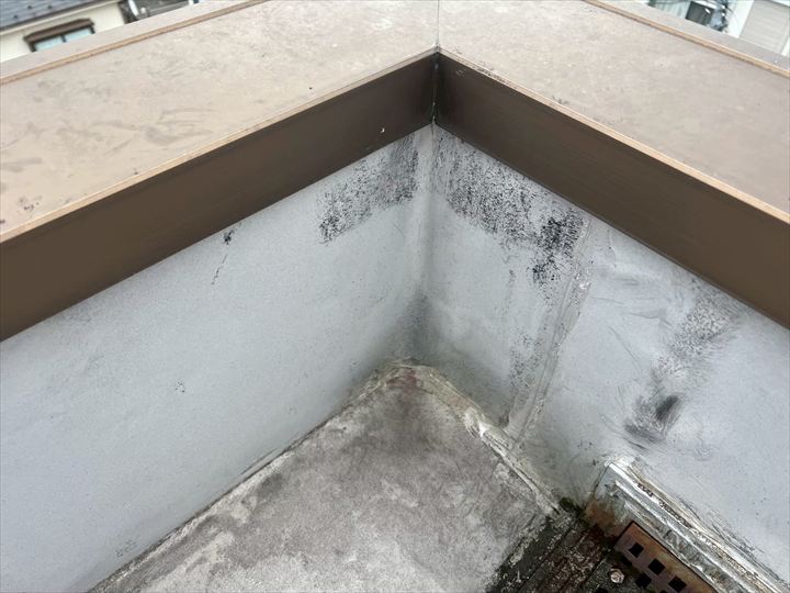 膨れたシート防水