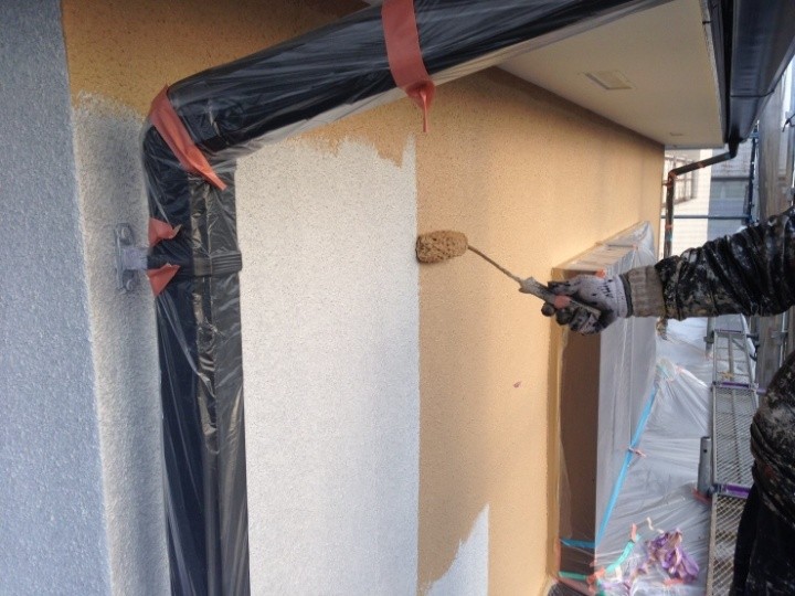 エラストコートで中塗り上塗り作業(一層・二層)