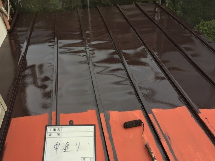 ファインルーフSiで「中塗り」作業