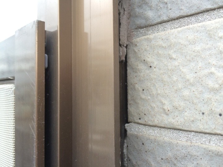 サッシ周りのコーキングが劣化