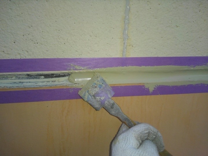 コーキングの打ち替え作業