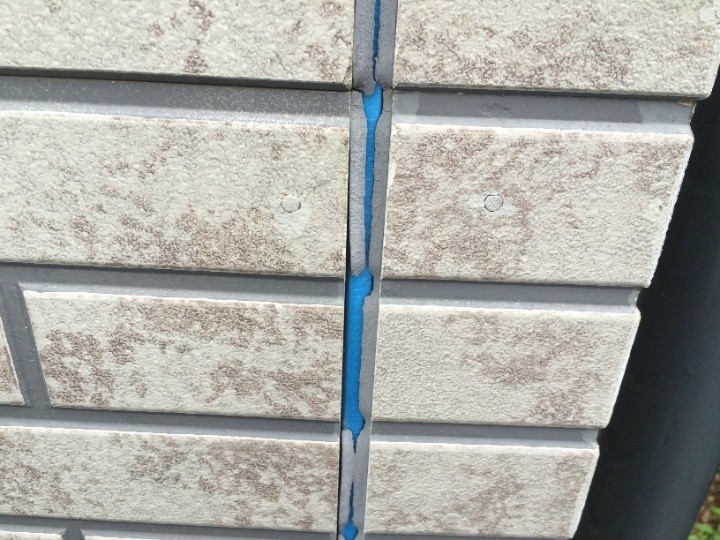 経年劣化したコーキング