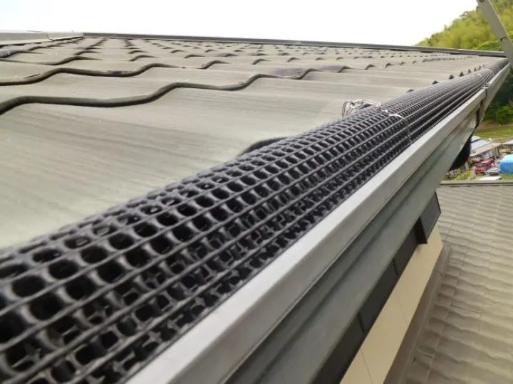 設置された落ち葉除けネット