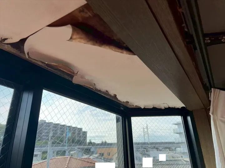 雨漏りが起きている出窓