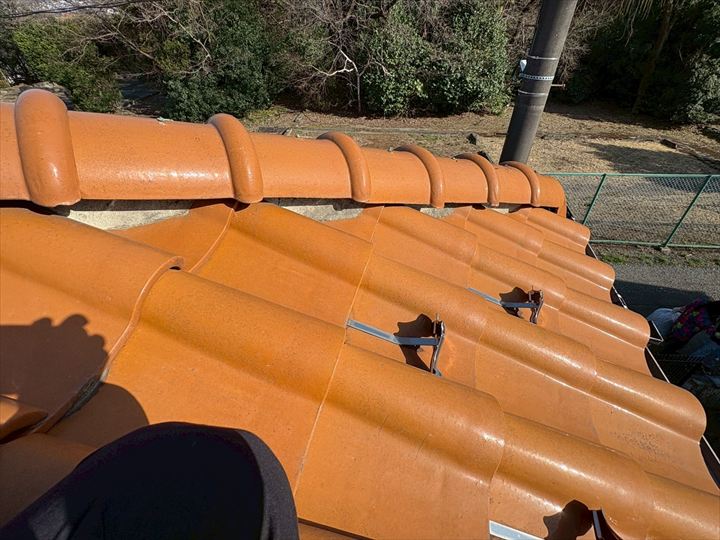 直上の屋根面を確認します