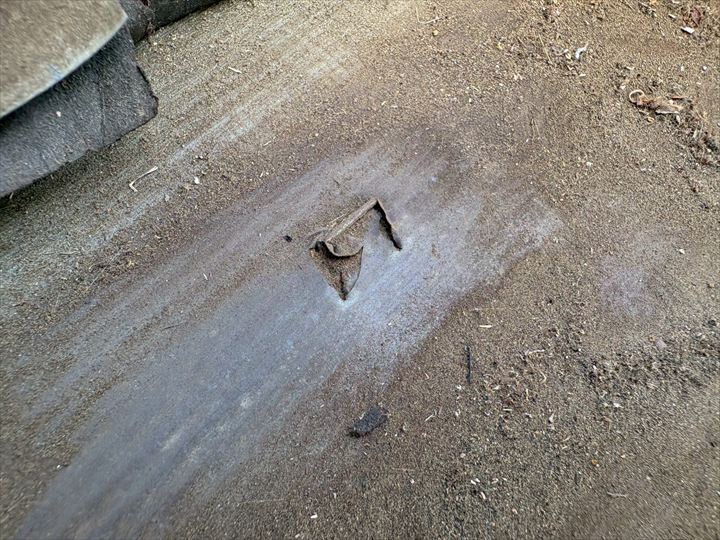 防水シートが少し破れていました