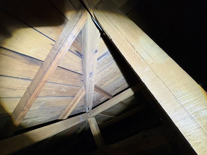 雨漏りの様子はなさそう