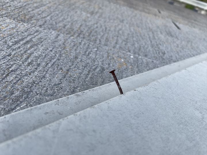棟の釘浮き