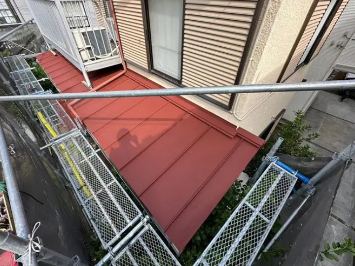 屋根工事のための足場