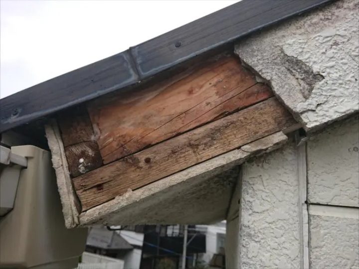 破風板の剥がれ