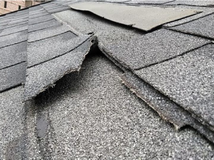アスファルトシングル屋根材の剥がれ