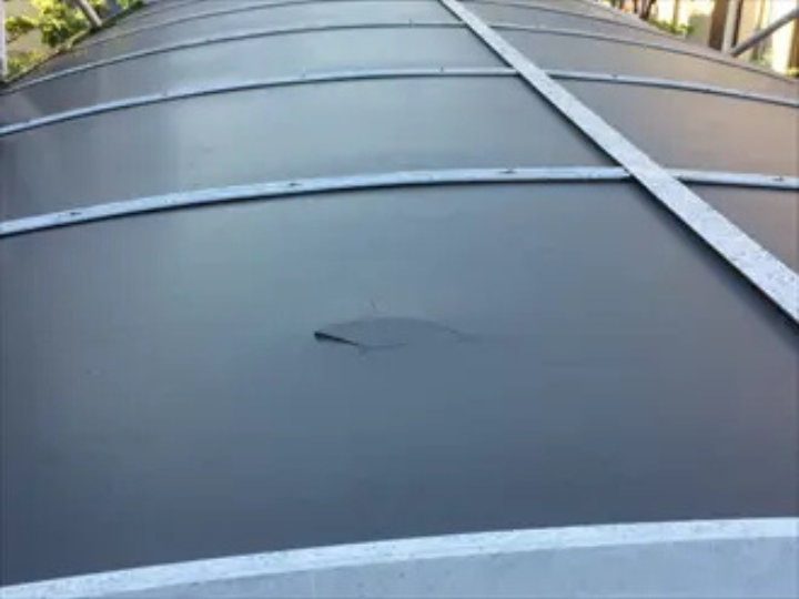 カーポート屋根の軽微な割れ