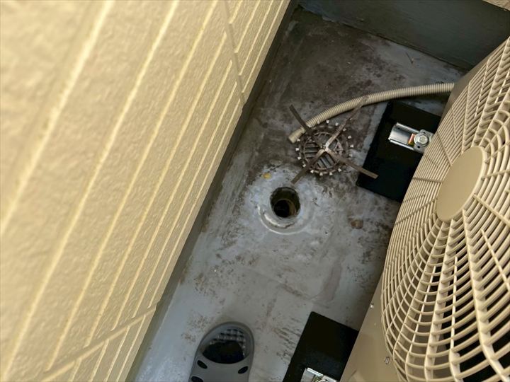 ベランダ床と排水口