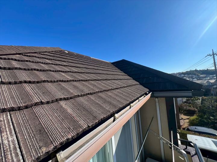 色あせたモニエル瓦屋根