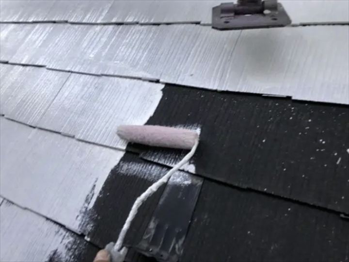 屋根の白色下塗り