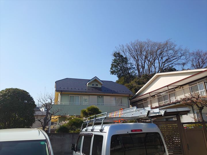 建物全景と屋根外観