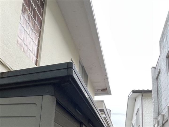軒先の小さな欠損