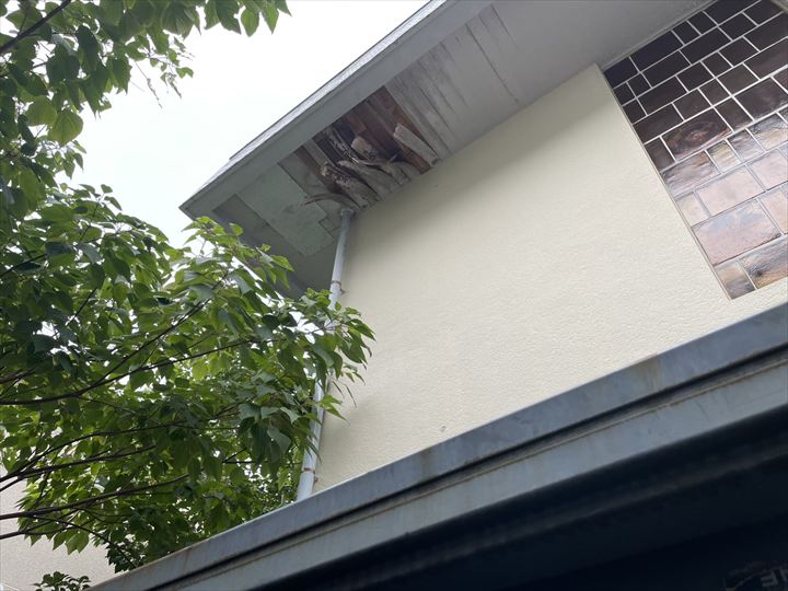 軒裏破損の拡大