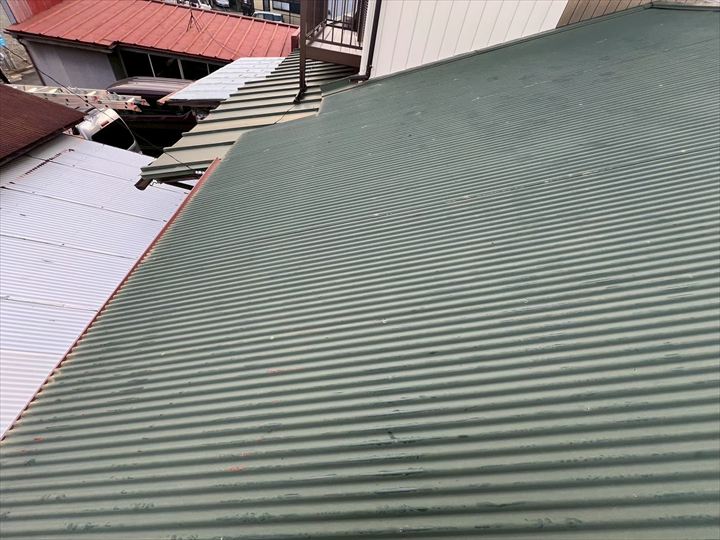 錆びの少ない下屋根