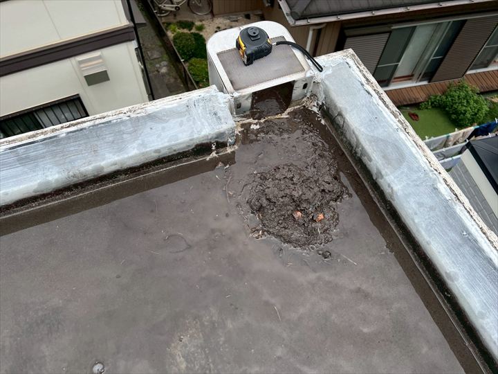 屋上防水の膨れと滞水