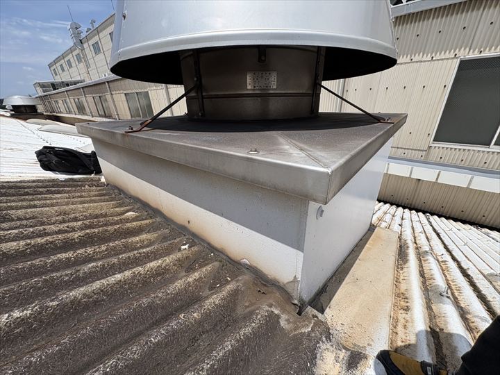 換気設備まわりの屋根