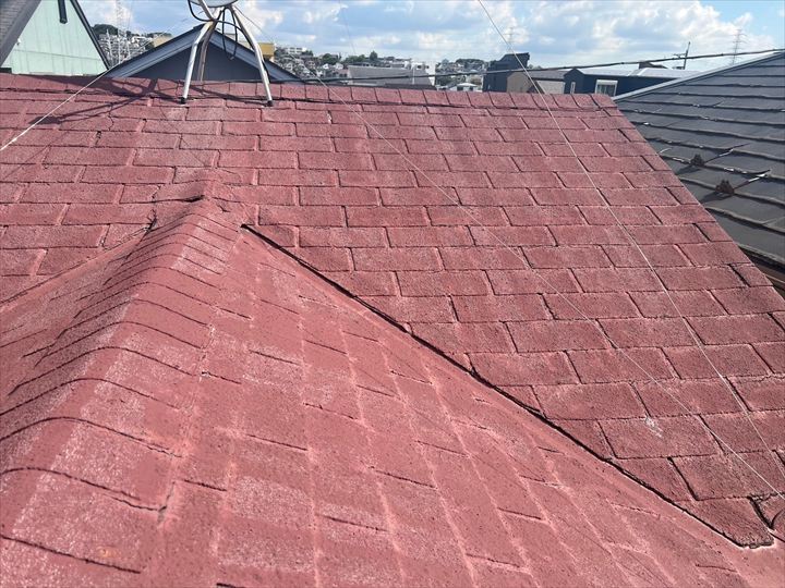 赤い屋根全体の劣化状況