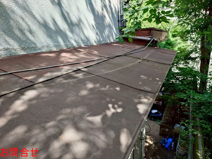 劣化した庇の屋根面