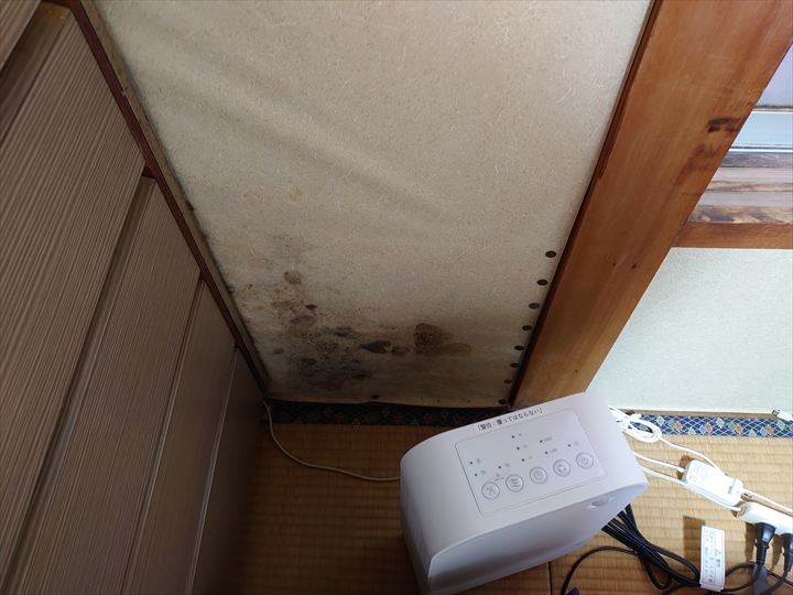 和室天井の雨染み