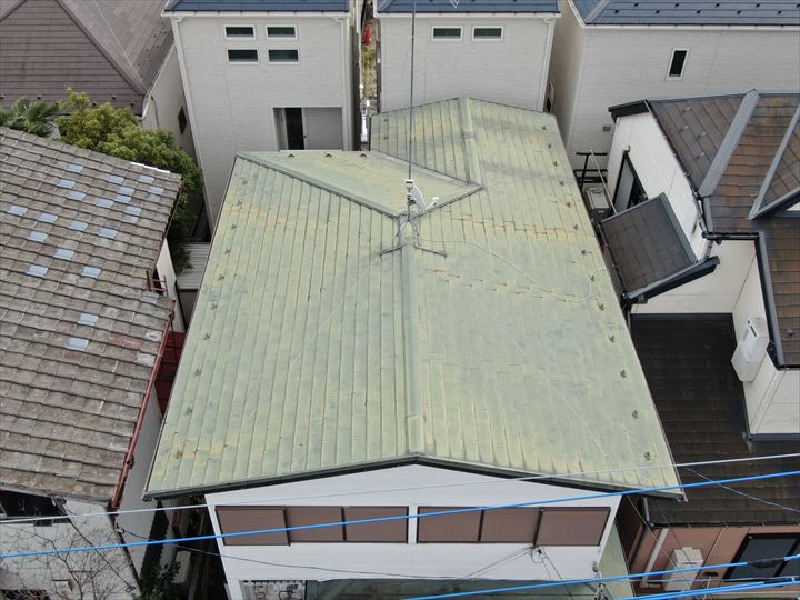 金属屋根の全景
