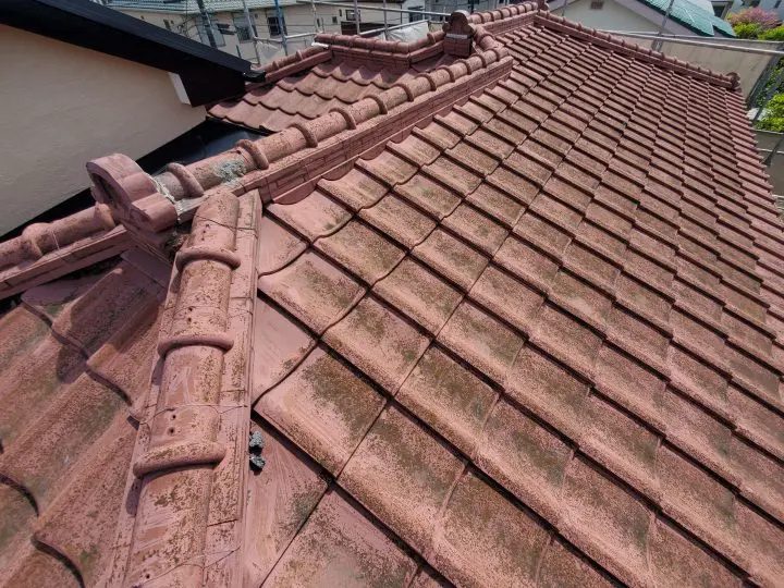セメント瓦の屋根