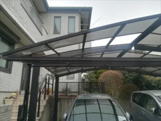 車が設置されているカーポート