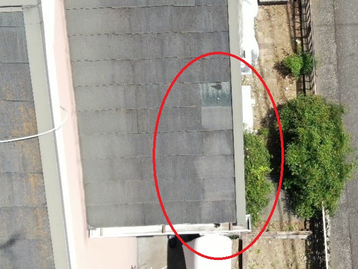 欠けたスレートの破損箇所