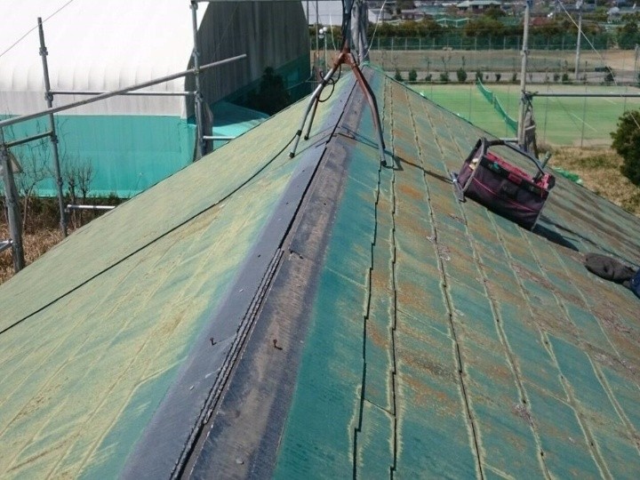 撤去前の棟板金