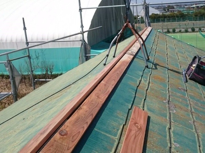 新しい木製貫板の設置