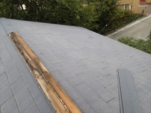 強風被害!コロニアル屋根棟板金飛散｜屋根修理　横浜市保土ケ谷区