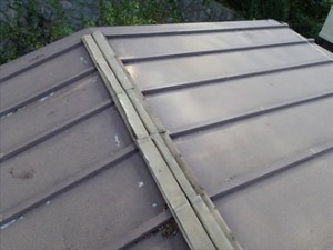 屋根工事｜瓦棒屋根雨漏り!!｜強風被害棟板金飛散｜横浜市港北区