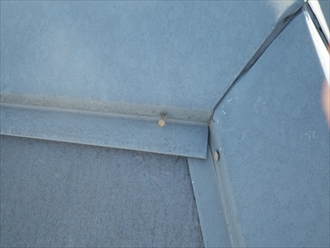 棟板金の釘の浮き