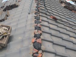 横浜市戸塚区で通常の倍の段数の棟瓦取り直し