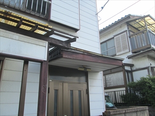 玄関の庇が破損｜破風・軒天取替え工事｜横浜市保土ヶ谷区