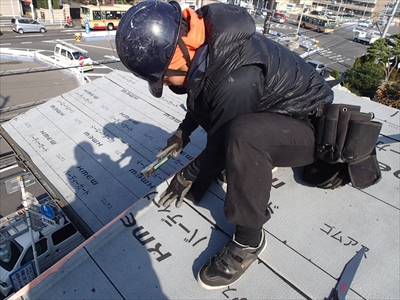 横浜市戸塚区にて瓦棒屋根葺き替え工事|ディーズルーフィング　エコグラーニ