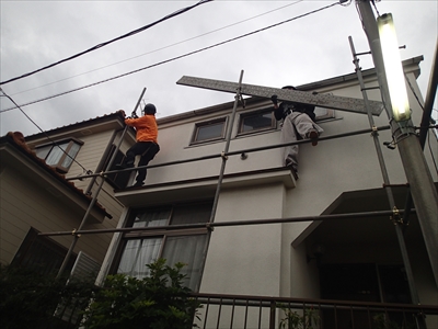 屋根｜コロニアル屋根格安葺き替え工事|着工　足場架設｜横浜市港南区