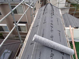 横浜市鶴見区　屋根葺き替え工事　防水紙設置